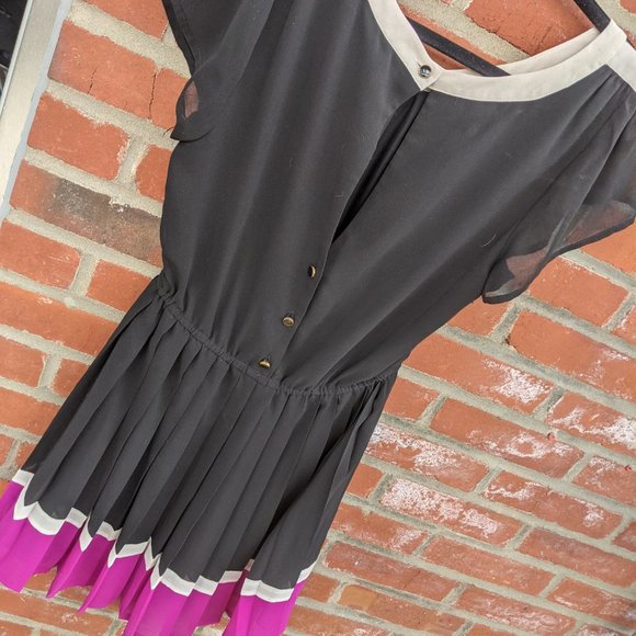 Chiffon pleated dress - Picture 4 of 4